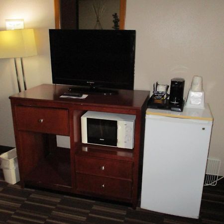 Super 8 By Wyndham Madison Otel Dış mekan fotoğraf