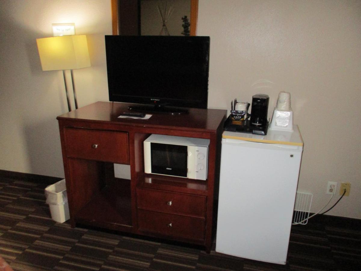 Super 8 By Wyndham Madison Otel Dış mekan fotoğraf
