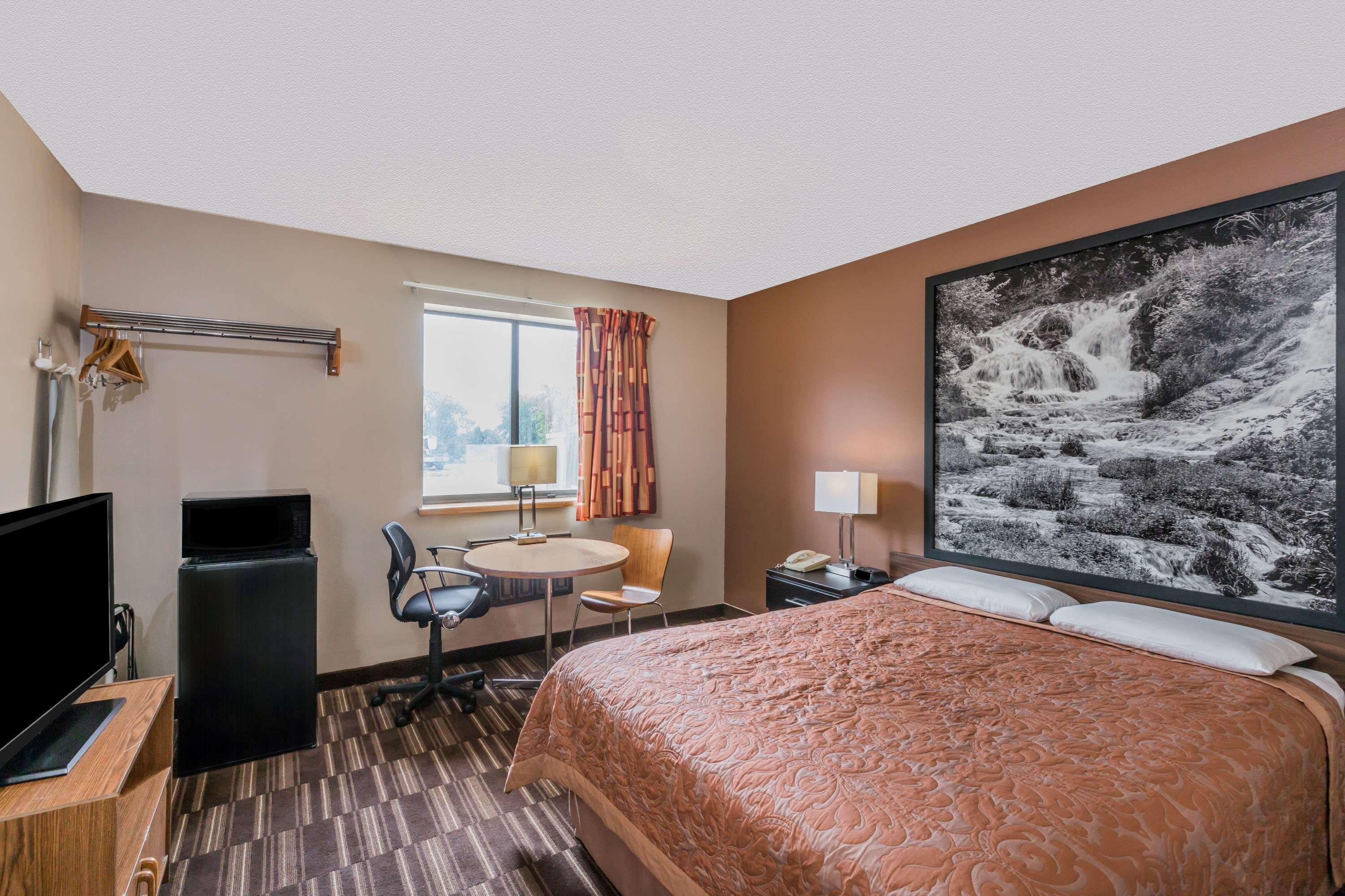 Super 8 By Wyndham Madison Otel Dış mekan fotoğraf