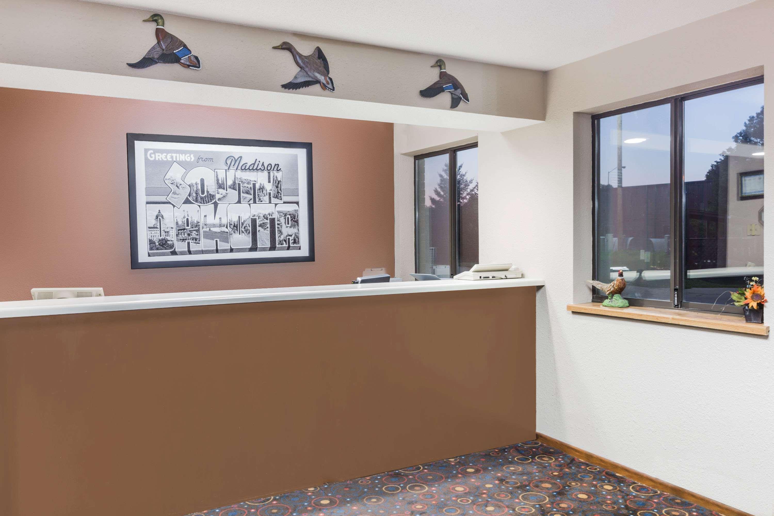 Super 8 By Wyndham Madison Otel Dış mekan fotoğraf