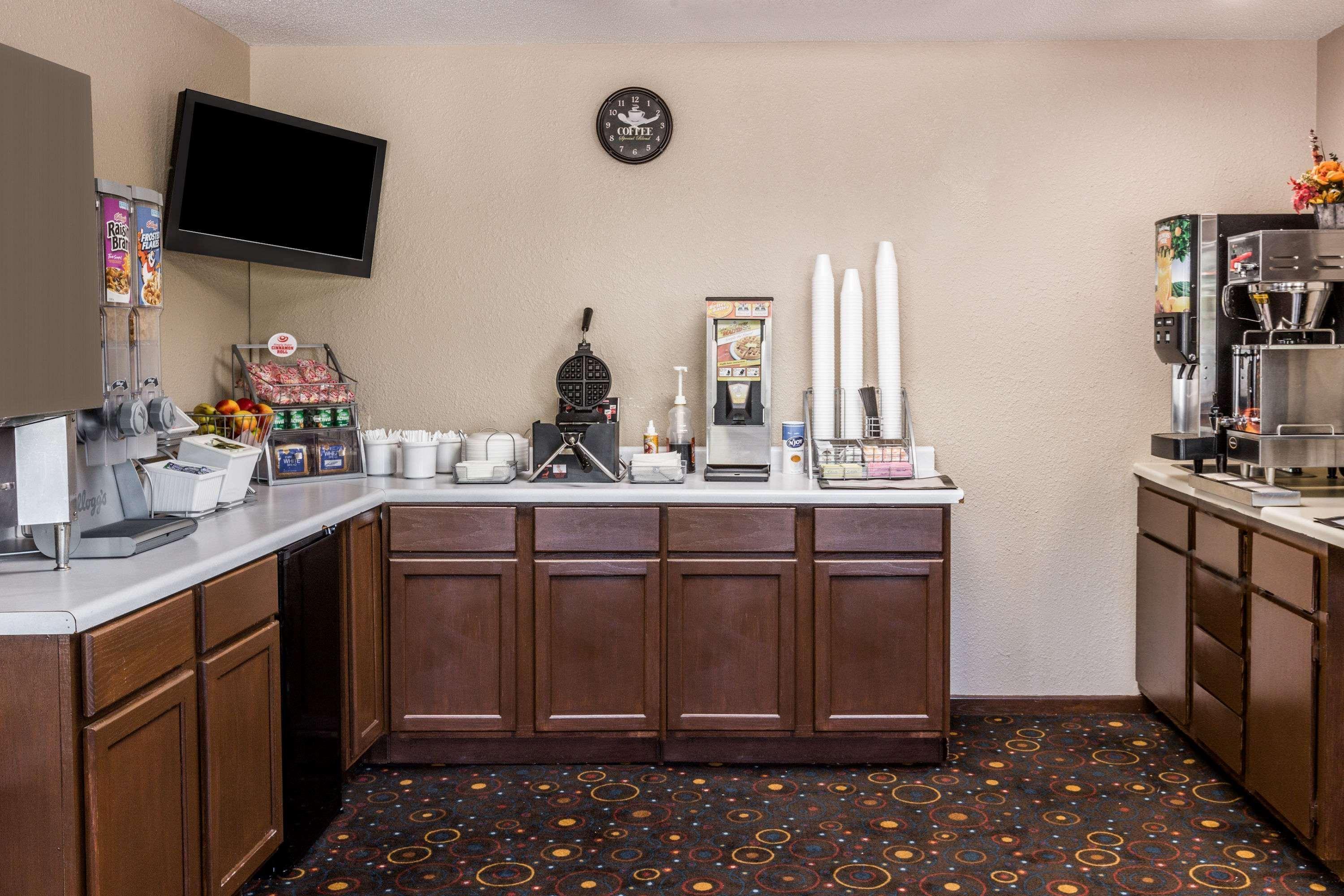 Super 8 By Wyndham Madison Otel Dış mekan fotoğraf